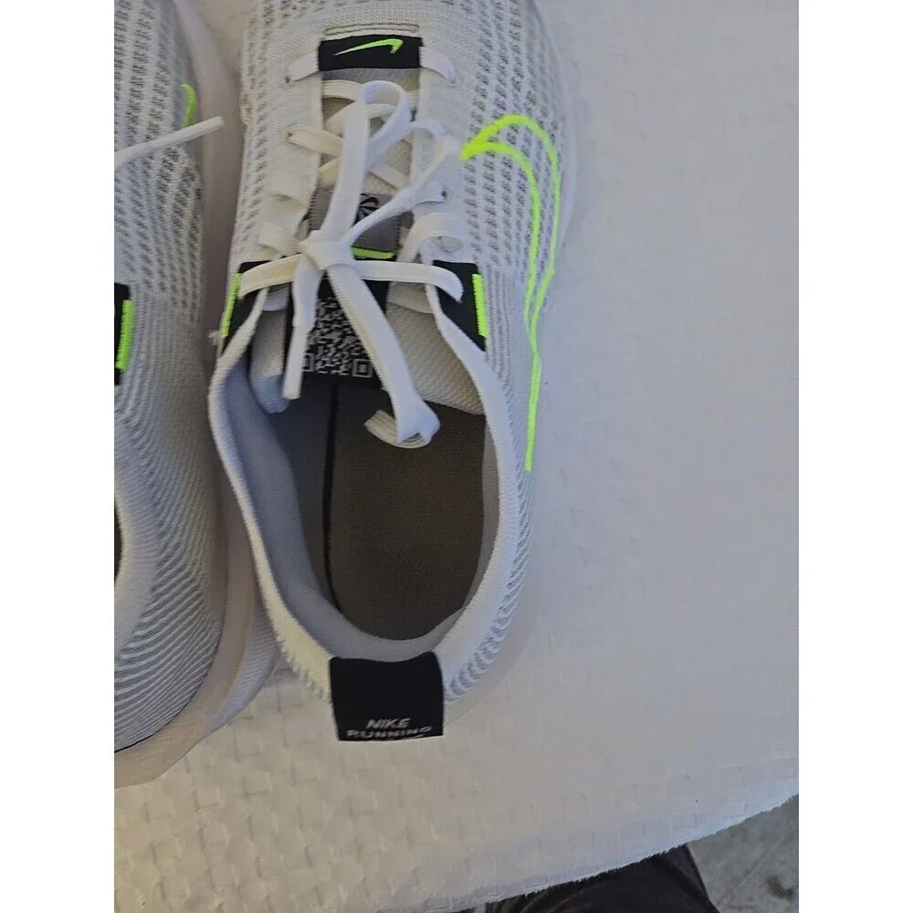 Nike Interact Run White Wolf Grey Black Volt Mens Size 11.5